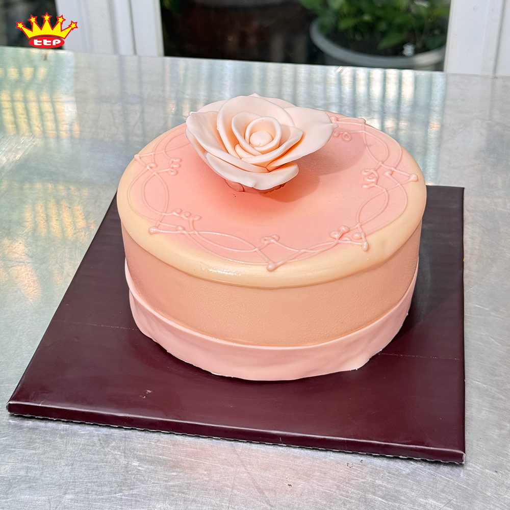 Bánh kem trang trí hoa